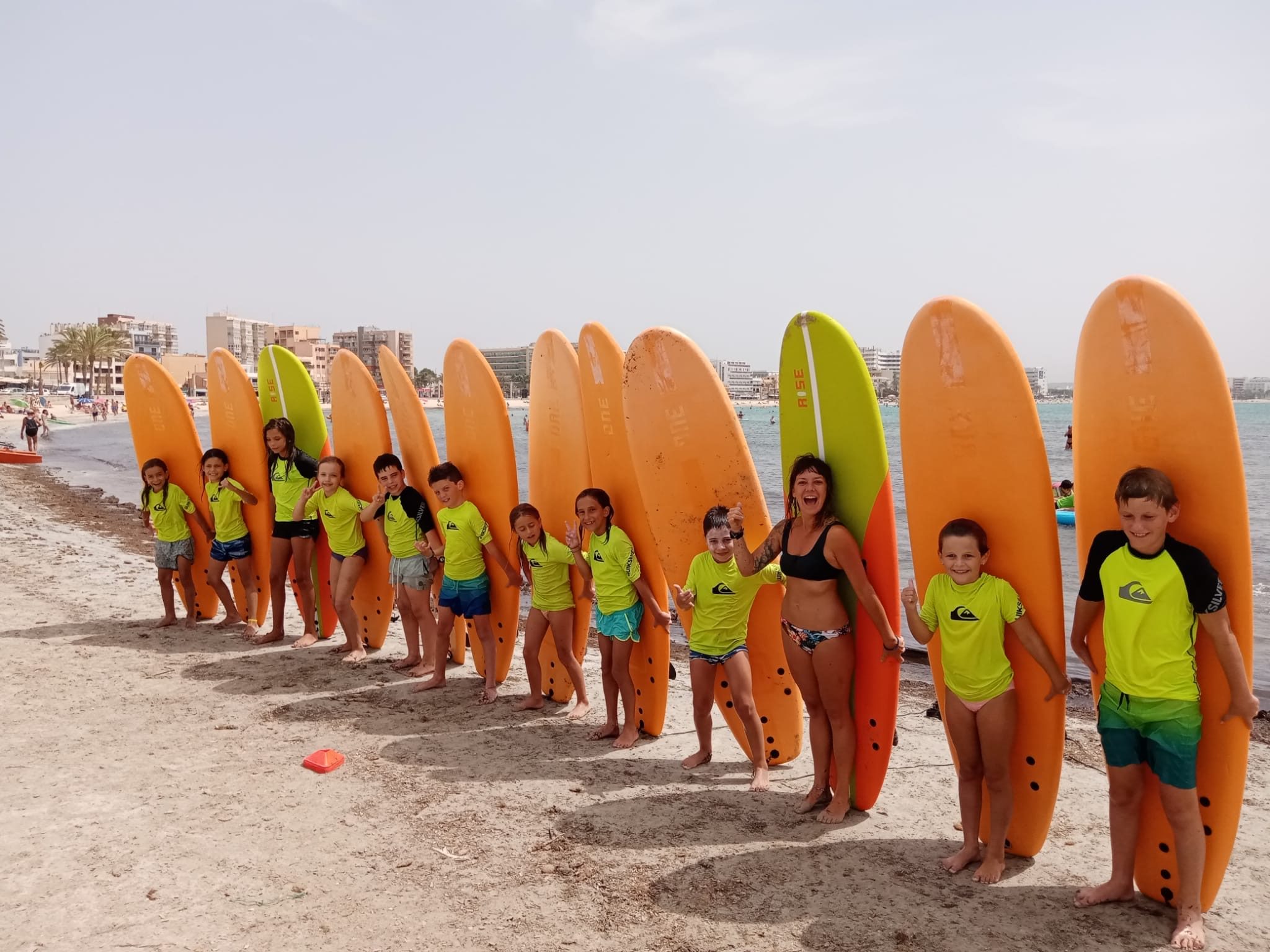 Campamento Verano Surf en Mallorca para niños a partir de 12 años
