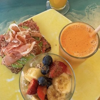 Experiencia frente al mar : desayuno saludable y salida en kayak o paddle surf en mallorca